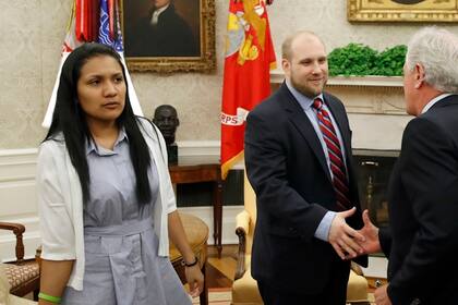 Tras dos años de encierro en condiciones inhumanas, Joshua Holt y su esposa pudieron volver a Estados Unidos y fueron recibidos en la Casa Blanca (Archivo)