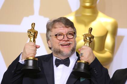 Tras dos años de polémicas, la Academia busca probar que escuchó los reclamos de representatividad de la industria al consagrar el trabajo de un "inmigrante" como Guillermo del Toro