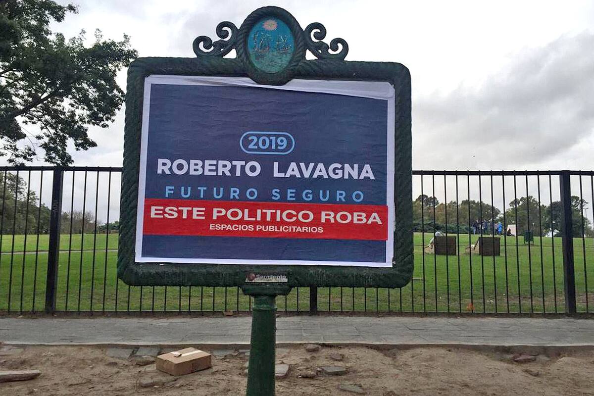 Tras el anuncio de Cristina Kirchner, la Ciudad apareció empapelada con afiches de candidatos de la oposición