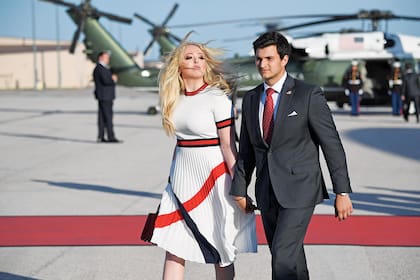 Tras el anuncio de Tiffany, su novio le dedicó unas románticas palabras. “¡Me comprometí con el amor de mi vida! Esperamos nuestro próximo capítulo”, publicó el joven empresario.