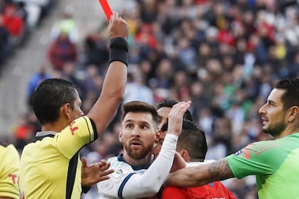 Tras el cruce con Gary Medel y la expulsión frente a Chile, Lionel Messi estalló contra la Conmebol en la Copa América