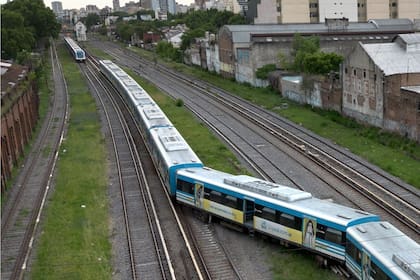 Tras el descarrilamiento del tren Sarmiento, el servicio funciona de forma completa aunque con demoras