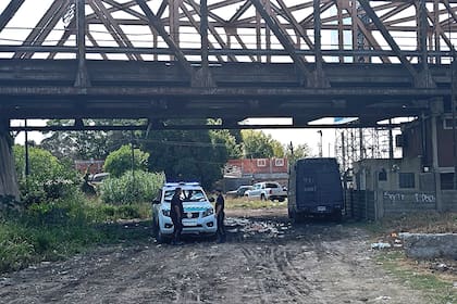 Tras el doble crimen, la policía empezó a vigilar el predio donde aparecieron los cuerpos de Paloma y Josué