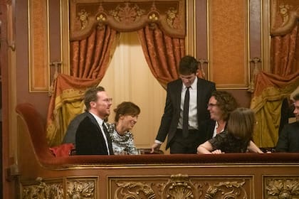 Sophie Hunter y Benedict Cumberbatch en el palco durante el intervalo de las obras