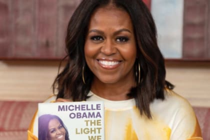 Tras el éxito de Becoming, que incluso se convirtió en documental en Netflix, Michelle Obama presenta su libro "The Light We Carry: Overcoming in Uncertain Times", que será publicado en noviembre
