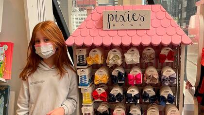 Tras el éxito del primero de sus emprendimientos, la pequeña australiana invirtió en un segundo negocio que fue igual de fructífero: "Pixie's Bows"