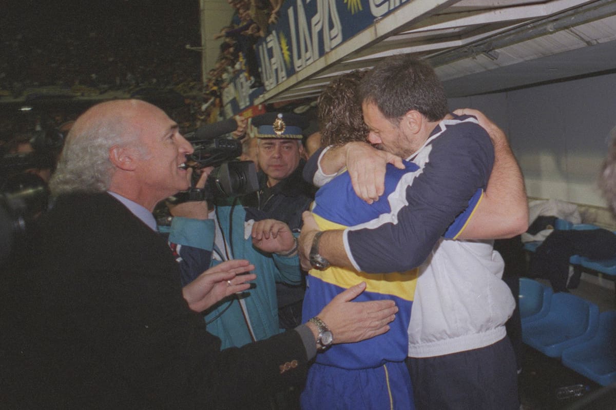 Tras el gol, festejó en el banco