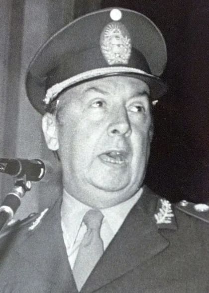 Tras el golpe del 24 de marzo de 1976, el régimen encabezado por Jorge Rafael Videla lo designó comandante del Primer Cuerpo de Ejército, una de las áreas militares más importantes del país