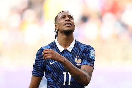 Tras el indulto a Balogun, ahora la Federación Francesa le pidió a la FIFA que le anule la amarilla a Olise