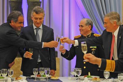 Tras el malestar castrense, el Presidente se reunió en Olivos con Aguad y los jefes de las tres fuerzas