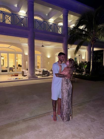 Tras el Mundial, Cuti Romero y su familia se fueron de vacaciones (Foto: Instagram @cutiromero2)