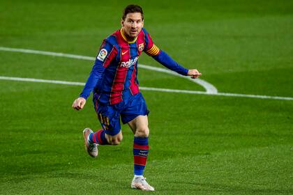 Tras el portazo fallido del año pasado, Lionel Messi estaría dispuesto a seguir en Barcelona incluso viendo reducido 45% su salario.