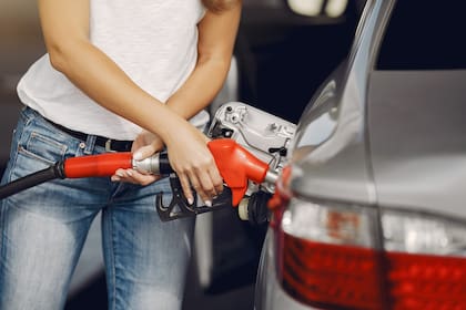 Tras el repunte de agosto, ahora los precios de los combustibles comienzan a moderarse