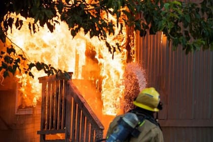 Uno de los peligros inmediatos tras un terremoto son los incendios ocasionados por fallas eléctricas