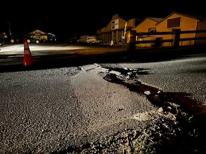 Tras el terremoto, se registraron severos daños en la vías al norte de California