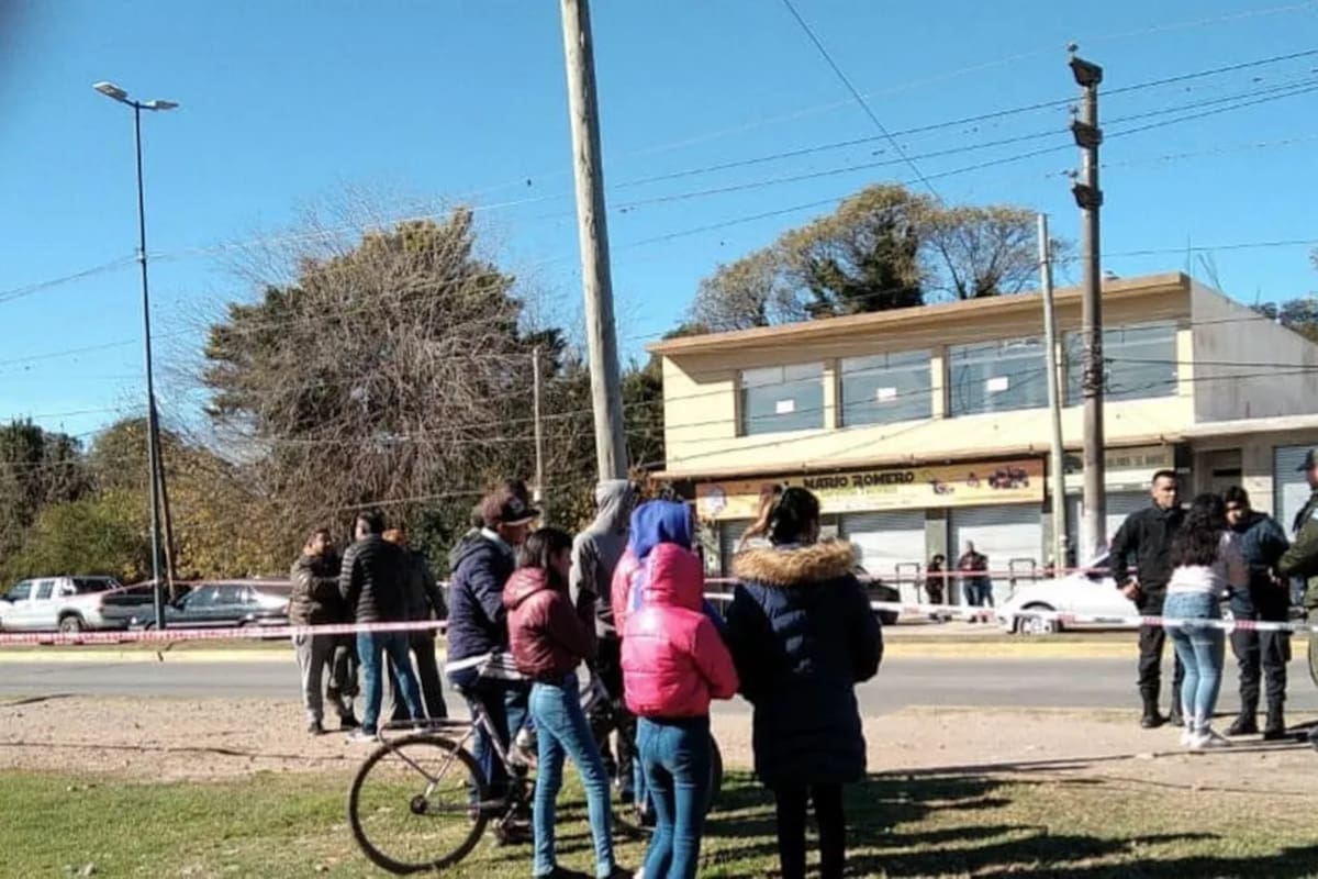 Tras el tiroteo, un motochorro fue detenido, al igual que el policía, que se investiga si hubo excesos en su accionar