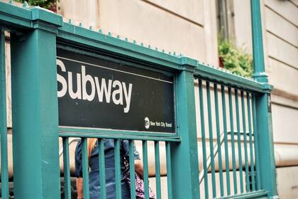 Tras emigrar de Ecuador, muchos niños indocumentados trabajan en el metro de Nueva York