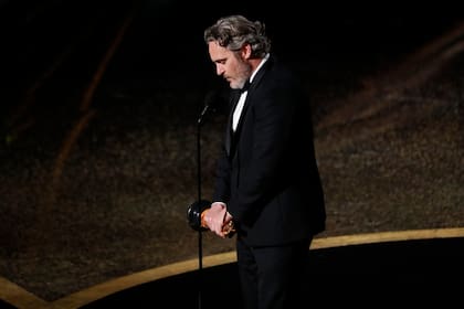 Tras ganar el Oscar a mejor actor, Joaquin Phoenix dio un fuerte discurso que terminó en lágrimas, cuando citó a su fallecido hermano River
