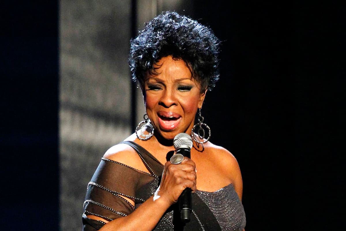 Tras generar alarma por su actitud errática durante un show, Gladys Knight anunció su retiro de los escenarios