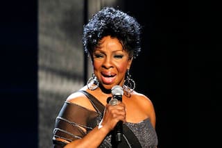 Tras generar alarma por su actitud errática durante un show, Gladys Knight anunció su retiro