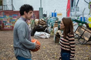 Tras haber visto a Miranda besando al padre Lorenzo, Lola sufre un accidente
