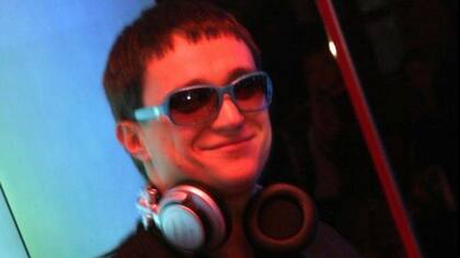 Tras hackear durante el día, Penchukov actuaba como DJ Slava Rich por la noche.