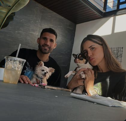 Tras jugar en Boca, López se instaló en México y después en Arabia Saudita; Tinelli no se mudó con el, pero viajó a visitarlo (Foto: Instagram @micatinelli)