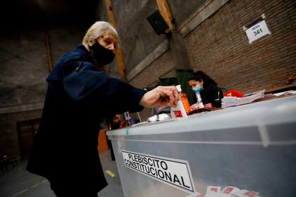 Tras la aprobación del rechazo, el proyecto para el nuevo texto constitucional sigue generando oposición en Chile