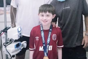 Le diagnosticaron leucemia, dio la vuelta olímpica de Lanús en un hospital y ahora recibió la visita más especial