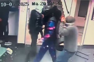 Tras la condena a Cristina Kirchner: así fue el violento ataque al edificio de TN.