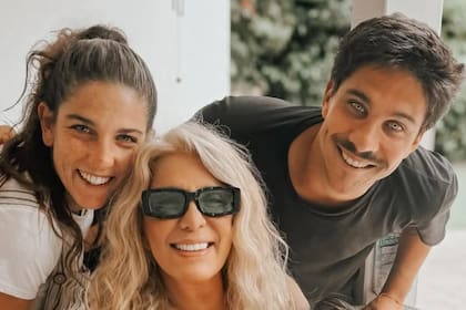 Tras la disputa familiar, Reina Reech compartió imágenes del reencuentro de Bauti Lena con su hermana Juana Repetto y sus hijos (Foto: Instagram @reynareechok)