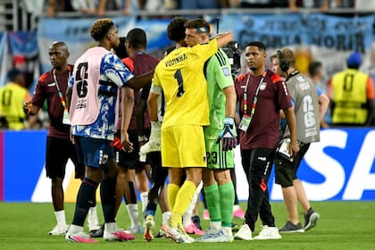Tras la eliminación de Cabo Verde ante la selección argentina, el arquero del conjunto africano se abrazó con Emiliano "Dibu" Martínez