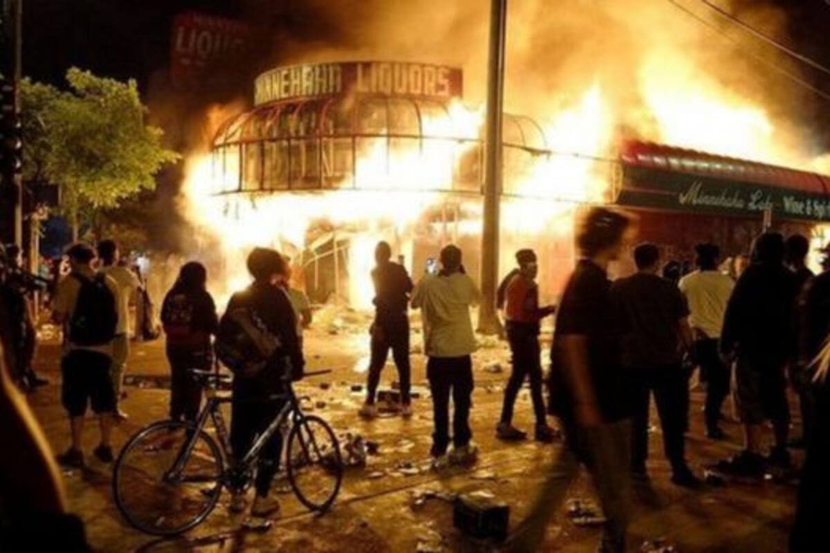 Tras la muerte de George Floyd, cientos de manifestantes salieron a protestar en las calles de Minneapolis