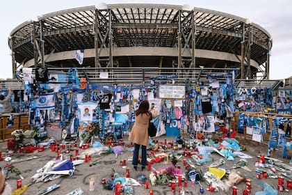 Entre las efemérides del 4 de diciembre, se cumplen dos años desde que el estadio del SC Napoli, el San Paolo, adoptó el nombre de Diego Armando Maradona