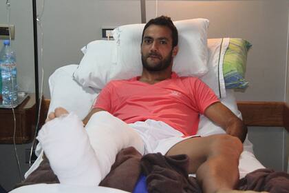 Tras la operación, Sarmiento se recupera en la clínica / Gentileza ElLitoral.com