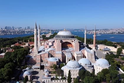 Tras la polémica, Erdogan participó del primer rezo musulmán en Santa Sofía, reconvertida en mezquita