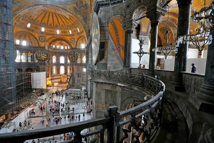 Miles de hombres y mujeres llegaron a la mezquita desde distintos lugares del país