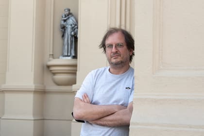 Tras la publicación de Me acuerdo, ejercicio literario sobre la memoria, su novela Confesión llega al mercado editorial