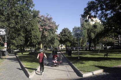 Tras la seguidilla de cuestionadas intervenciones, la Ciudad y las juntas comunales solo colocan vallas en casos de vandalismo o por pedido vecinal; los espacios abiertos se mantienen en buen estado