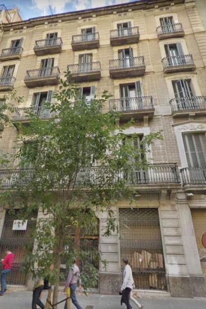 Tras la separación, Piqué se mudó a su tríplex de soltero y también es propietario de un edificio antiguo por el que pagó 15 millones de dólares.