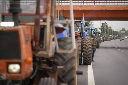 Tras la suba de las retenciones, en el interior se están realizando tractorazos. Una postal de una movilización esta semana en Córdoba