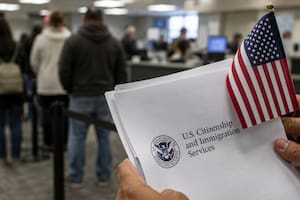 El Uscis respondió al fallo que permite ONGs en ceremonias de naturalización
