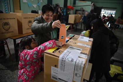 Tras las elecciones PASO 2023 en Santa Fe, se están escrutando las mesas
