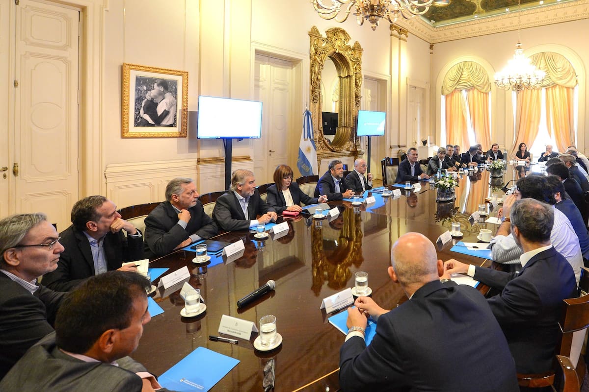 Tras las vacaciones, Macri encabezó ayer la primera reunión de gabinete ampliado en la Casa Rosada