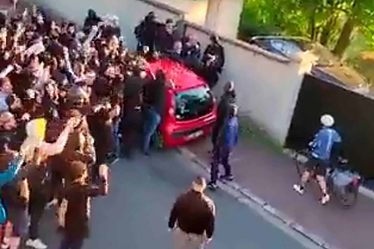 Tras los insultos a Lionel Messi, ultras de Paris Saint-Germain fueron a la casa de Neymar, ocho kilómetros al oeste del Parque de los Príncipes, a exigirle su salida del club.