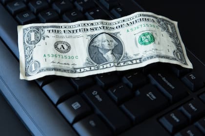 Tras los resultados de las elecciones y la constante devaluación de la moneda nacional, muchos ahorristas comenzaron a apostar por el llamado “dólar digital”