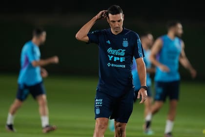 Tras los sofocones con los cortes en la última semana, Scaloni ya trabaja en la primera formación de la selección argentina para el Mundial de Qatar 2022