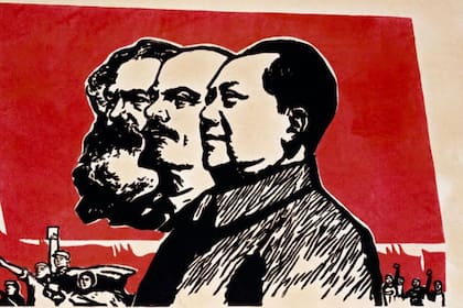 Tras más de dos décadas de guerra civil, los comunistas se impusieron en el país el 1 de octubre de 1949, cuando Mao instauró la República Popular de China sobre la base de las teorías de Marx y Lenin