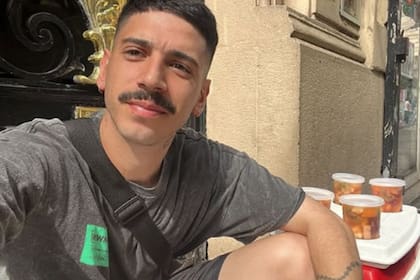 Tras más de un año sin equipo, Nicolás Muscio decidió emprender y se gana la vida con la venta de ensaladas de fruta