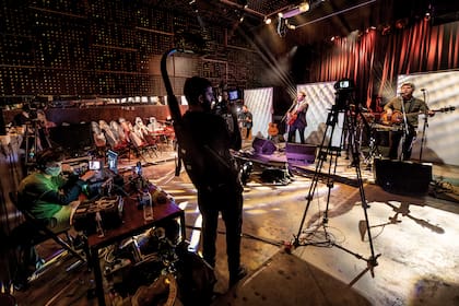 Tras meses de parate, la música en vivo comenzó a reactivarse con el streaming en el último mes. Cómo es la experiencia de un formato al que nunca se le había dado prioridad